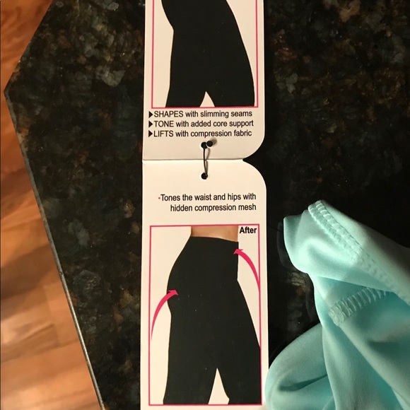 SOLD - NWT Vogo Aqua Workout Capri Leggings - Picture 13 of 16